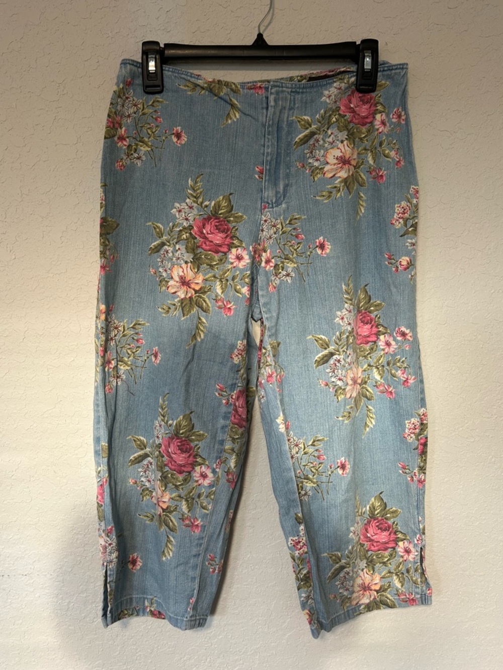 Vintage Liz Claiborne Floral Print Light Wash Denim Capri Pants Size 10